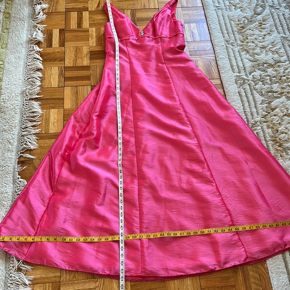 Tutto Bene Iridescent Peach Punch Fit/Flare Rhinestone Gown Sz 6 EUC - Picture 11 of 14